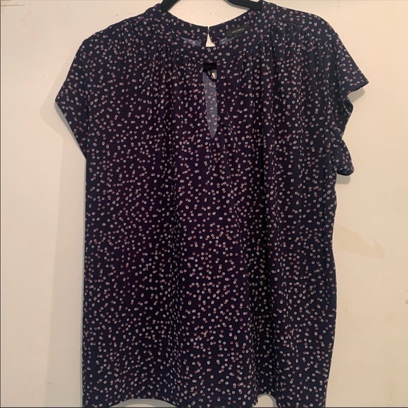 Halogen Tops - Halogen blouse with keyhole cut out in Large